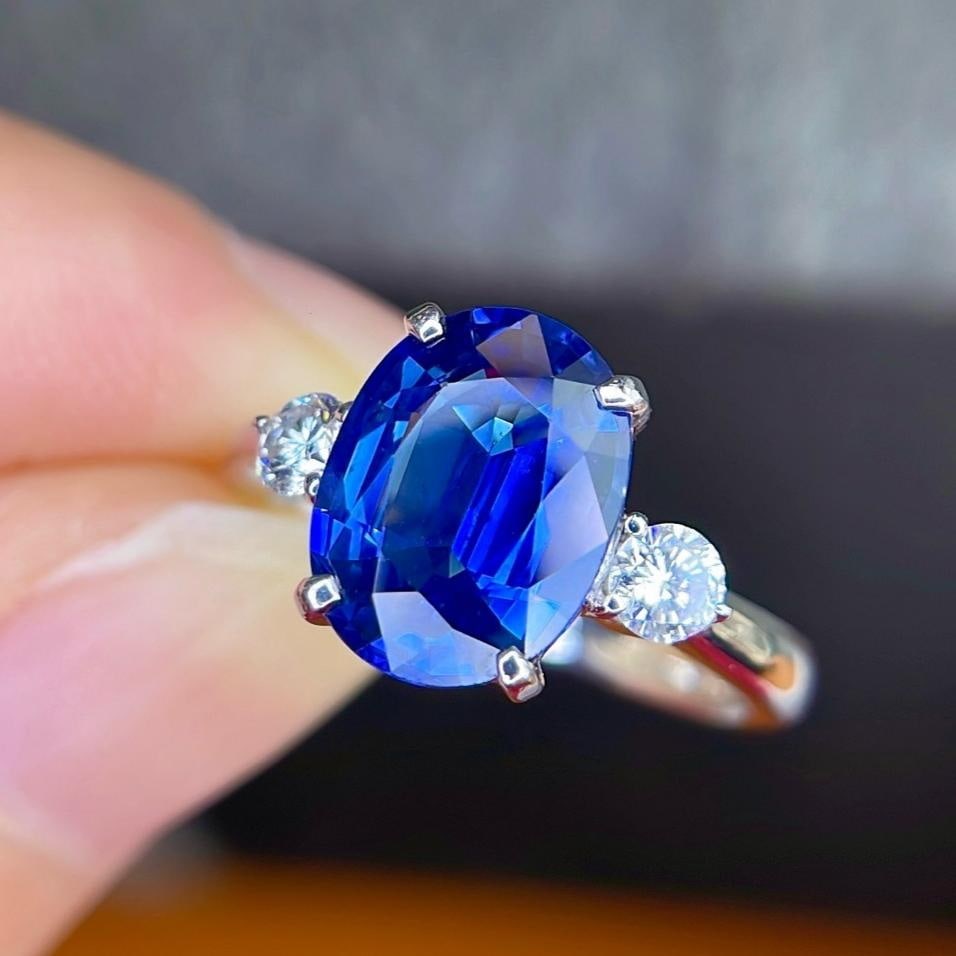 14k Gold 3.46 Ctw Natural Sapphire & Diamond Ring: Ref:231184185 // gold content:14k gold // ring size:7. 25us // // main gemstone:sapphire // shape:oval // carat weight:3. 21ct // color:blue // treatment:natural // // adjacent gemstone 2 : diamond