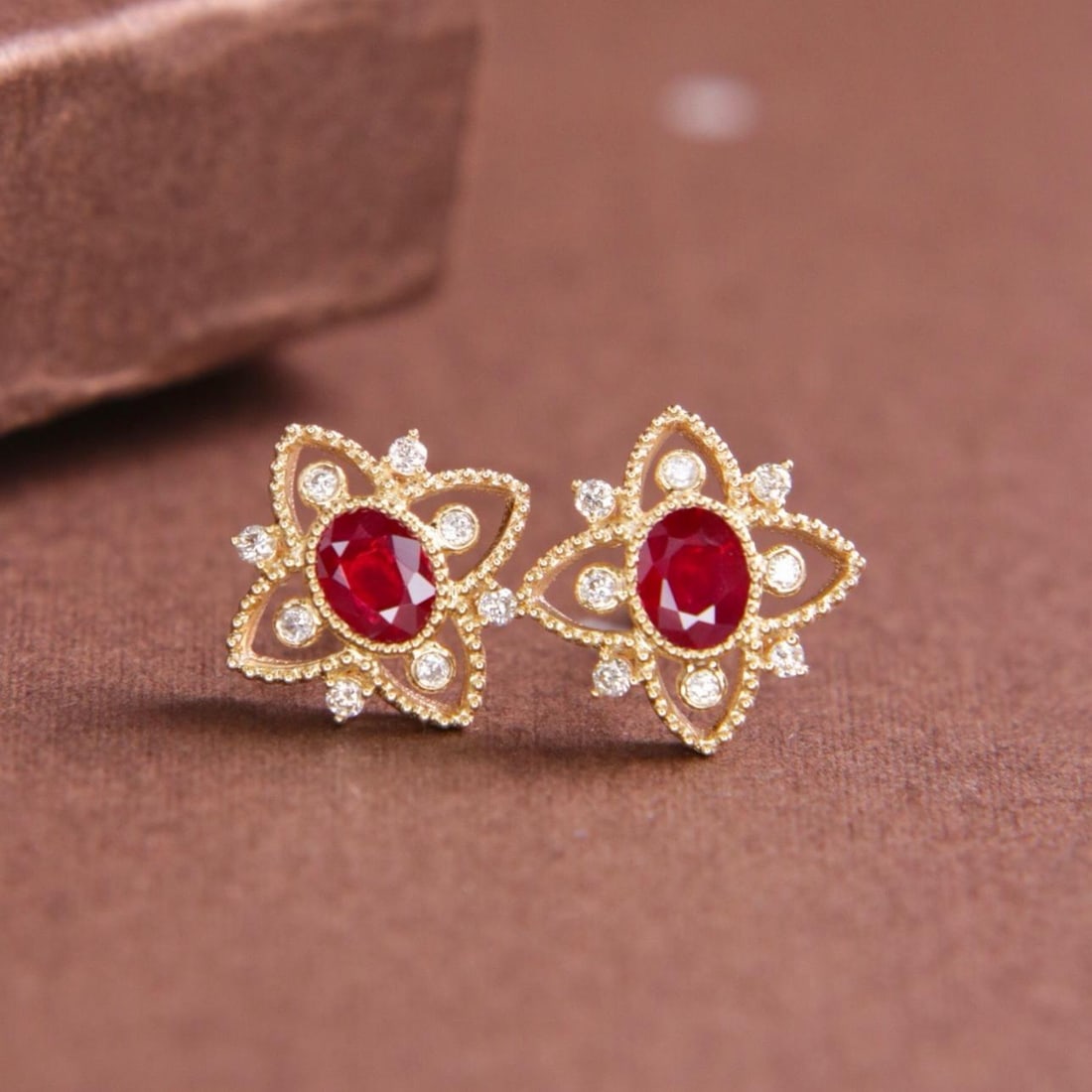 14k Gold 0.70 Ctw Vivid Red Natural Ruby & Diamond Earrings: Ref:231184186 // gold content:14k gold // main gemstone:ruby // shape:oval // carat weight:0. 6ct // color:vivid red // treatment:natural // // adjacent gemstone 2 : diamond // shape:round // carat
