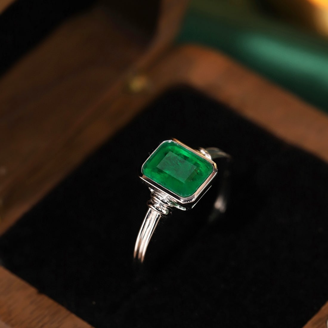 14k Gold 1.49 Ct Natural Emerald Ring - 3