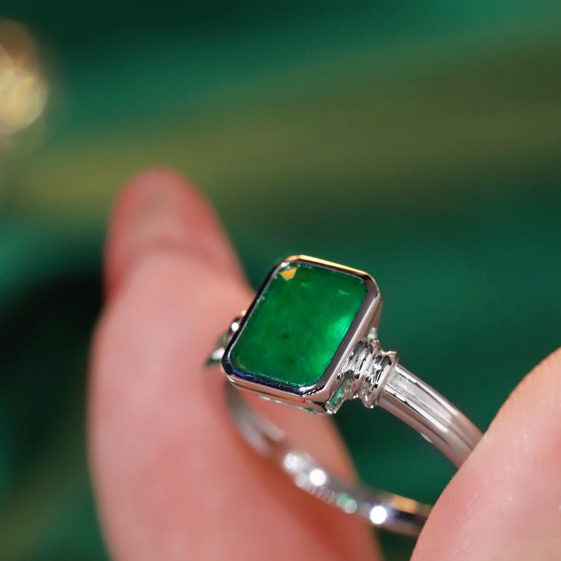 14k Gold 1.49 Ct Natural Emerald Ring - 7