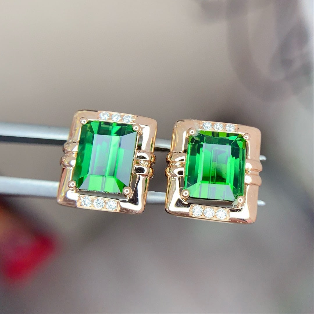 14k Gold 3.9 Ct Natural Tourmaline & Diamond Earrings: Ref:231184223 // gold content:14k gold // main gemstone:tourmaline // shape:octagonal // carat weight:3. 9ct // color:green // treatment:natural // // adjacent gemstone 2 : diamond // shape:round // c