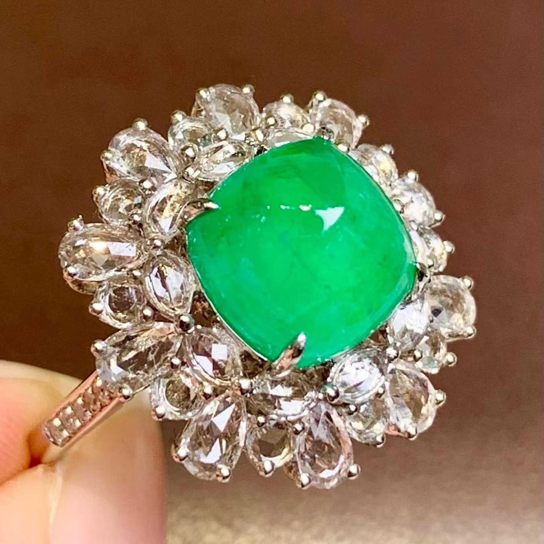 14k Gold 3.85 Ct Natural Emerald & Diamond Ring: Ref:231184230 // gold content:14k gold // ring size:7. 25us // // main gemstone:emerald // shape:sugar-loaf // carat weight:3. 85ct // color:green // treatment:natural // // adjacent gemstone 2 :