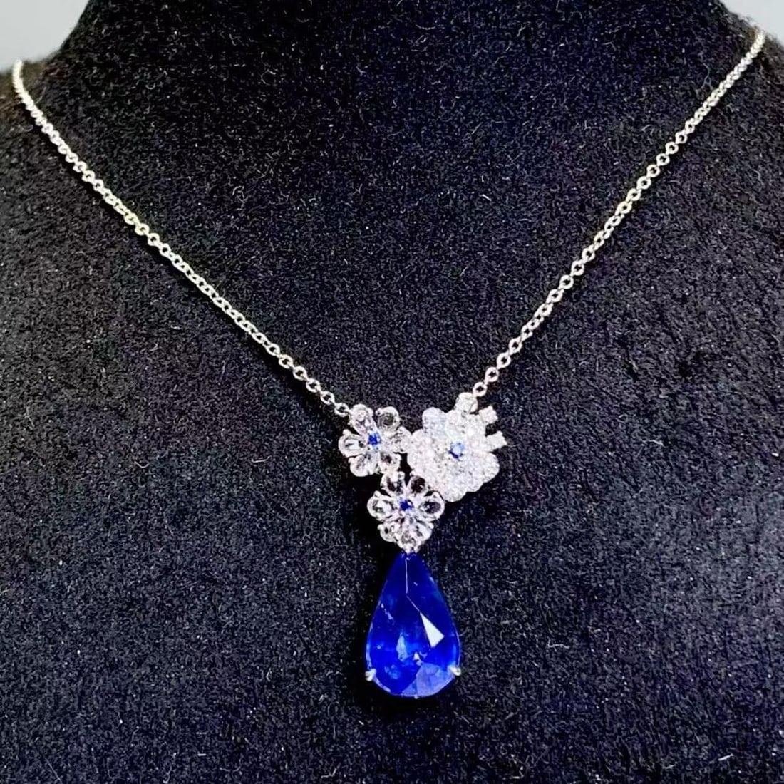 14k Gold 2.7 Ct Natural Sapphire & Diamond Necklace: Ref:231184260 // gold content:14k gold // main gemstone:sapphire // shape:pear // carat weight:2. 7ct // color:blue // treatment:natural // // adjacent gemstone 2 : diamond // shape:round // clarity