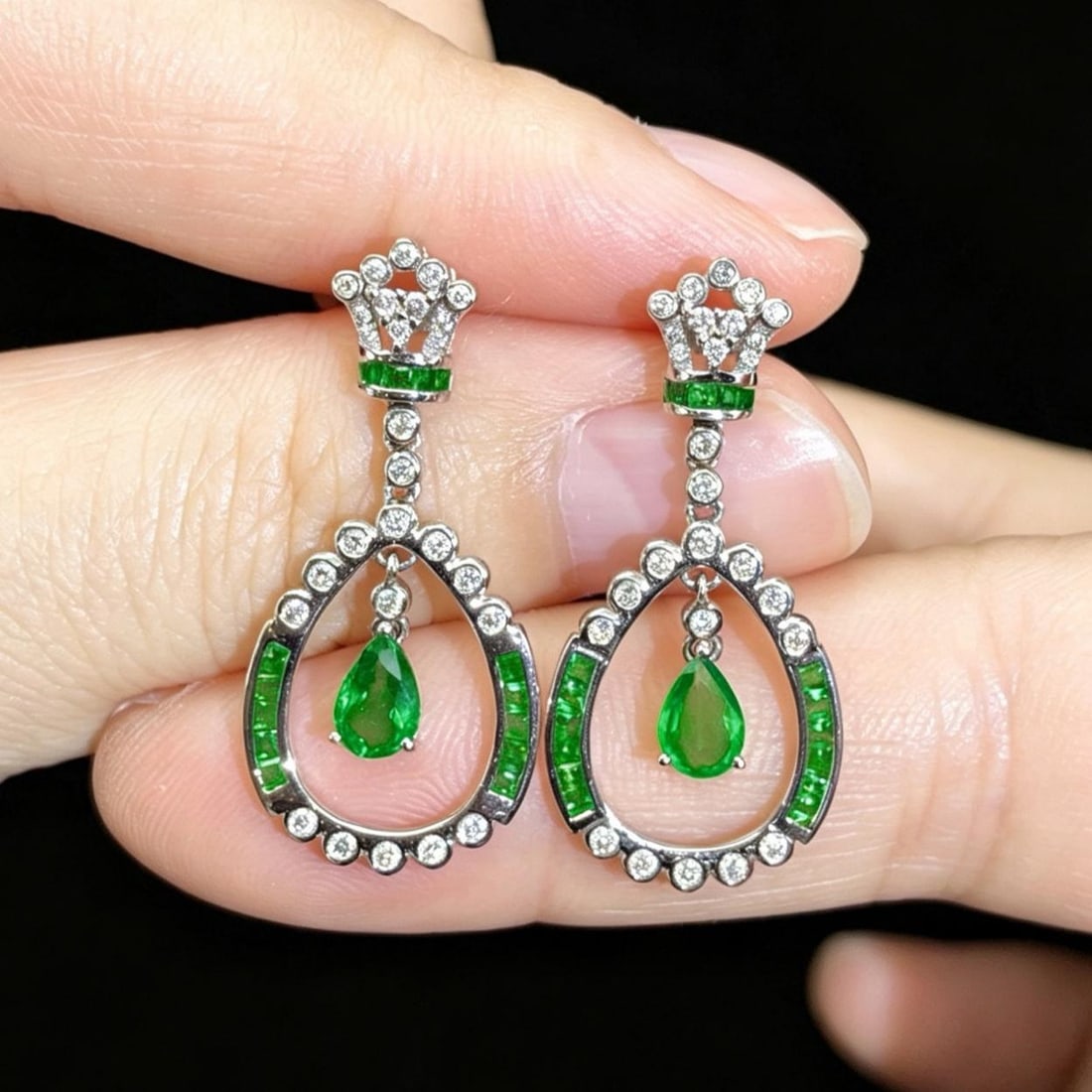 14k Gold 1.65 Ctw Natural Emerald & Emerald Earrings: Ref:231184261 // gold content:14k gold // main gemstone:emerald // shape:pear // carat weight:1. 15ct // color:green // treatment:natural // // adjacent gemstone 2 : emerald // shape:square // carat