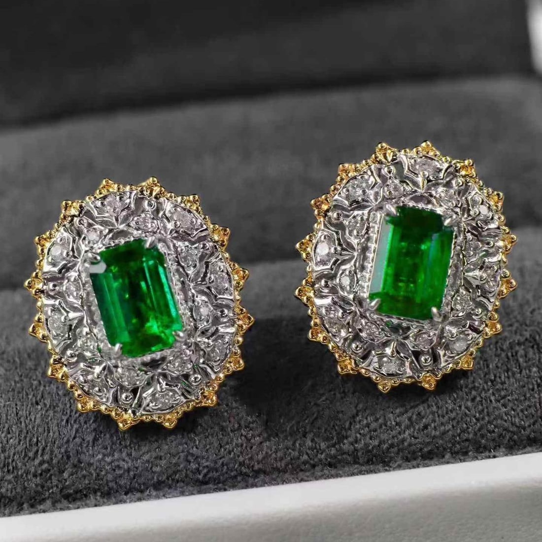 14k Gold 1.37 Ctw Vivid Green Natural Emerald & Diamond Earrings: Ref:231184266 // gold content:14k gold // main gemstone:emerald // shape:octagonal // carat weight:1. 18ct // color:vivid green // treatment:natural // // adjacent gemstone 2 : diamond // shape:round