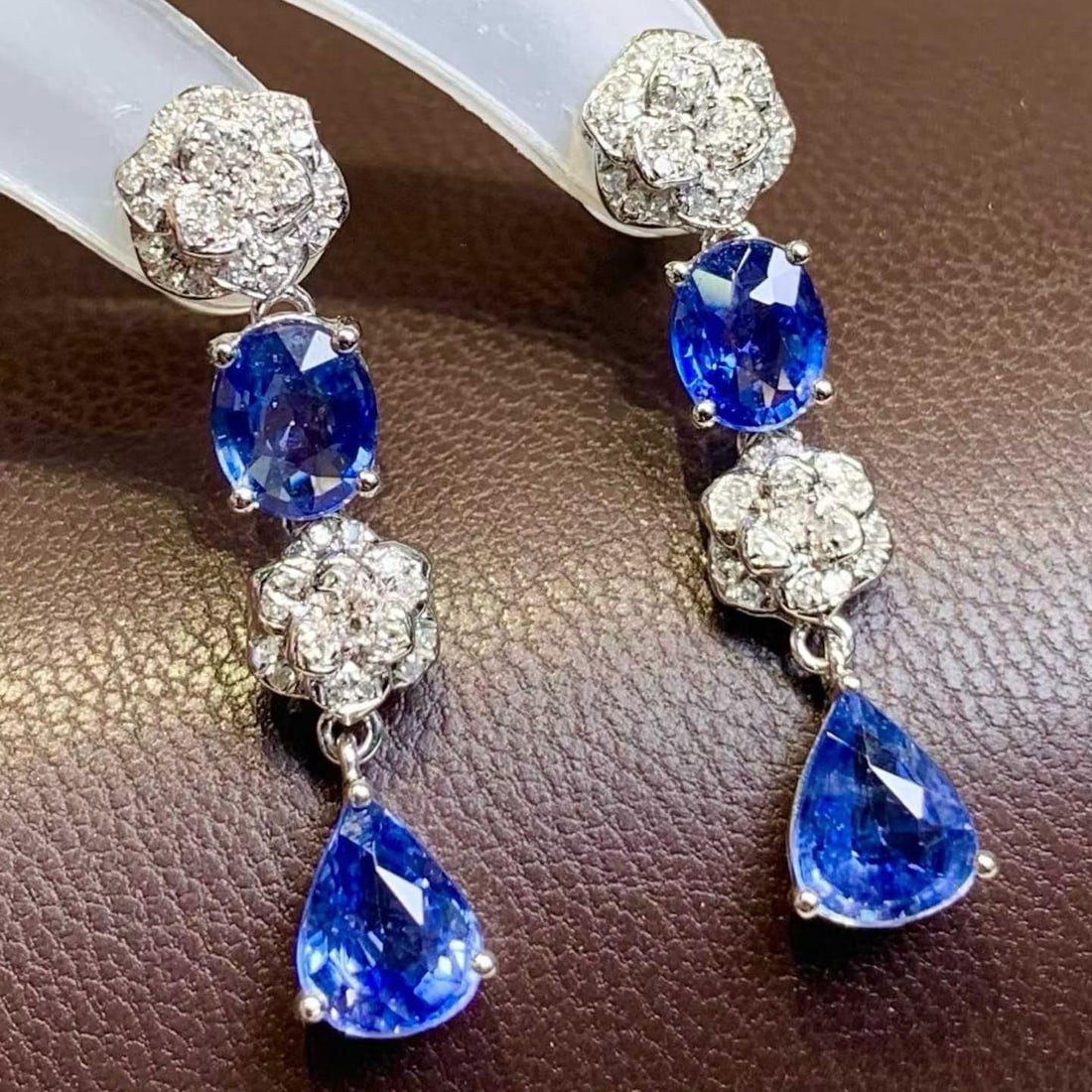 14k Gold 3.5 Ct Natural Sapphire & Diamond Earrings: Ref:231184269 // gold content:14k gold // main gemstone:sapphire // shape:multiple // carat weight:3. 5ct // color:blue // treatment:natural // // adjacent gemstone 2 : diamond // shape:round // clari