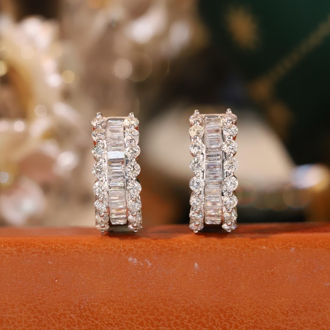 14k Gold 1 Ct Natural H Diamond Earrings: Ref:231184282 // gold content:14k gold // main gemstone:diamond // shape:multiple // carat weight:1ct // clarity grade:vs-si // color:h // treatment:natural // Condition: New Low Estimate: 3300 High E