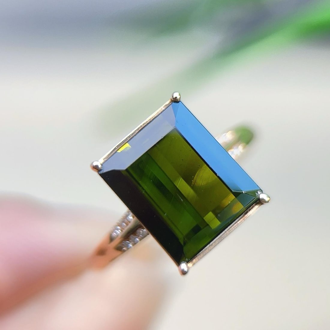 14k Gold 4.30 Ctw Natural Tourmaline & Diamond Ring: Ref:231184293 // gold content:14k gold // ring size:7. 25us // // main gemstone:tourmaline // shape:octagonal // carat weight:4. 25ct // color:green // treatment:natural // // adjacent gemstone 2 :