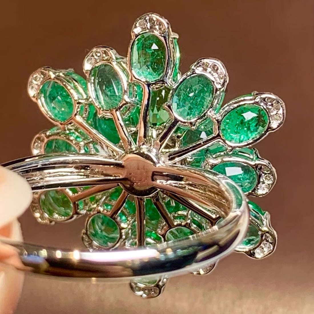 14k Gold 4.2 Ct Natural Emerald & Diamond Ring - 4