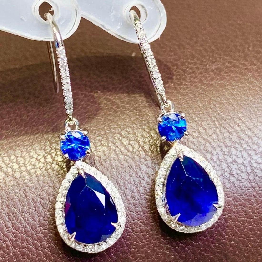 14k Gold 4 Ct Natural Sapphire & Diamond Earrings: Ref:231184317 // gold content:14k gold // main gemstone:sapphire // shape:pear // carat weight:4ct // color:blue // treatment:natural // // adjacent gemstone 2 : diamond // shape:round // clarity