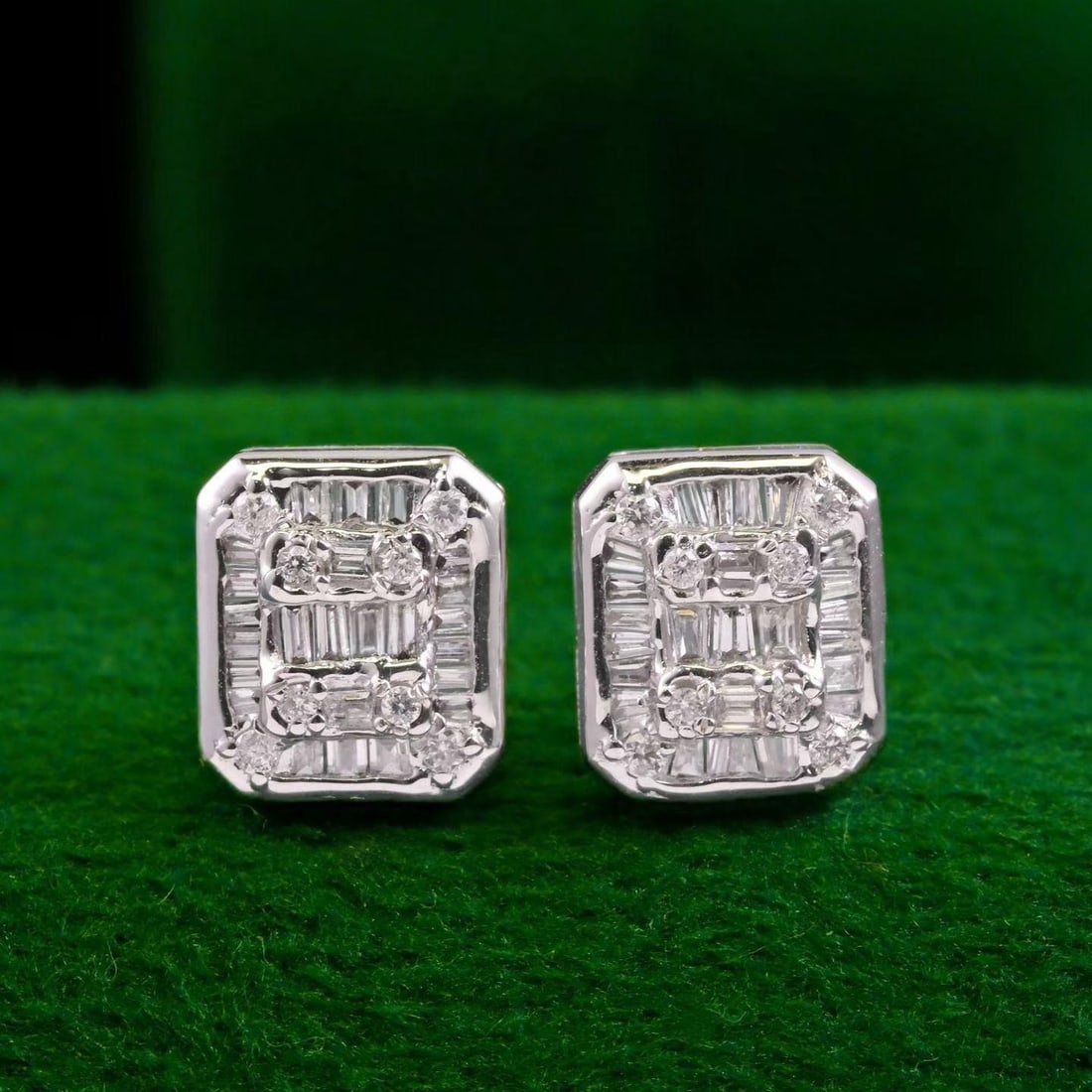 14k Gold 0.5 Ct Natural H Diamond Earrings: Ref:231184321 // gold content:14k gold // main gemstone:diamond // shape:multiple // carat weight:0. 5ct // clarity grade:vs-si // color:h // treatment:natural // Condition: New Low Estimate: 1800.00