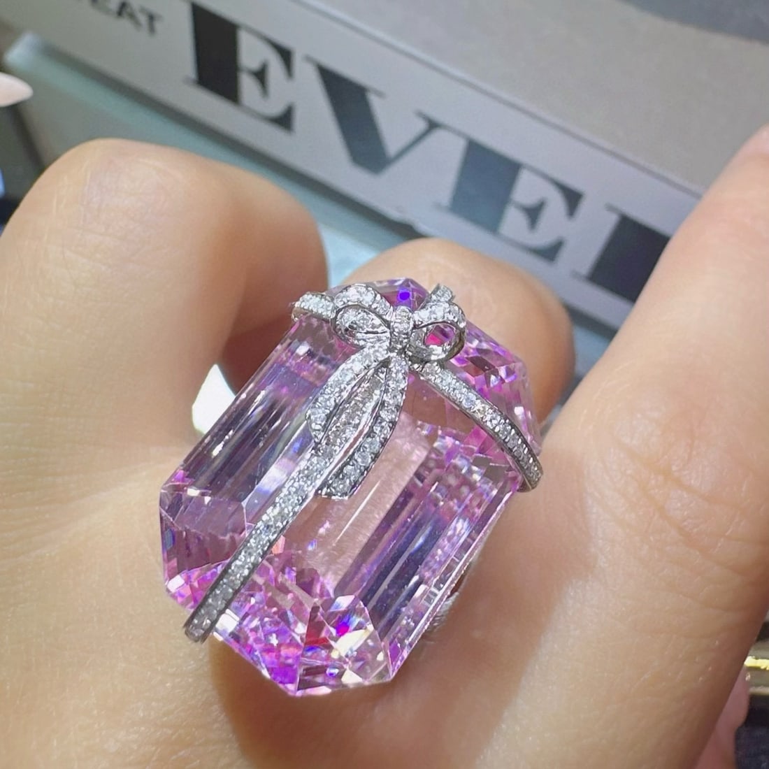 14k Gold 38.95 Ctw Natural Kunzite & Diamond Ring - 4