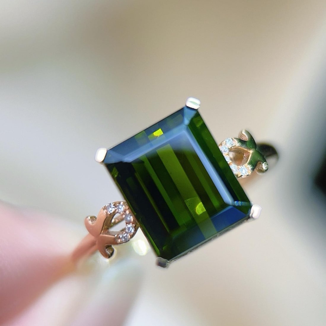 14k Gold 3.98 Ctw Natural Tourmaline & Diamond Ring: Ref:231184337 // gold content:14k gold // ring size:7. 25us // // main gemstone:tourmaline // shape:octagonal // carat weight:3. 95ct // color:green // treatment:natural // // adjacent gemstone 2 :