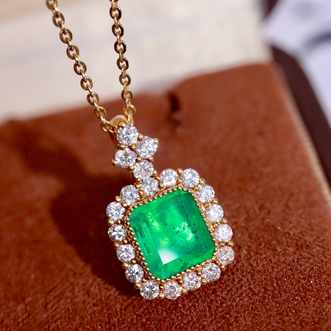14k Gold 2.00 Ctw Natural Emerald & Diamond Pendant( Without Chain ): Ref:231184357 // gold content:14k gold // main gemstone:emerald // shape:octagonal // carat weight:1. 56ct // color:green // treatment:natural // // adjacent gemstone 2 : diamond // shape:round //