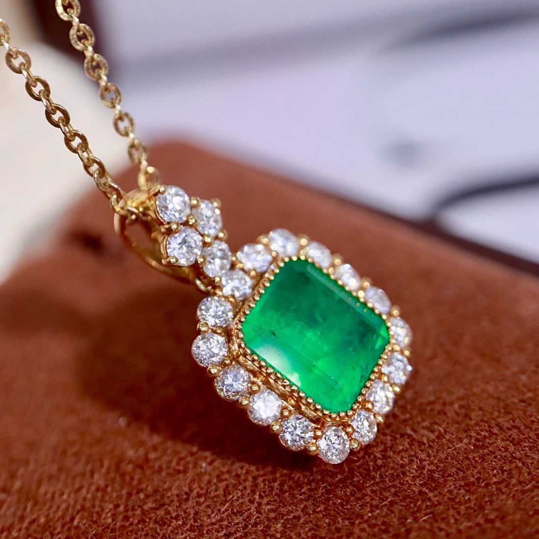 14k Gold 2.00 Ctw Natural Emerald & Diamond Pendant( Without Chain ) - 2