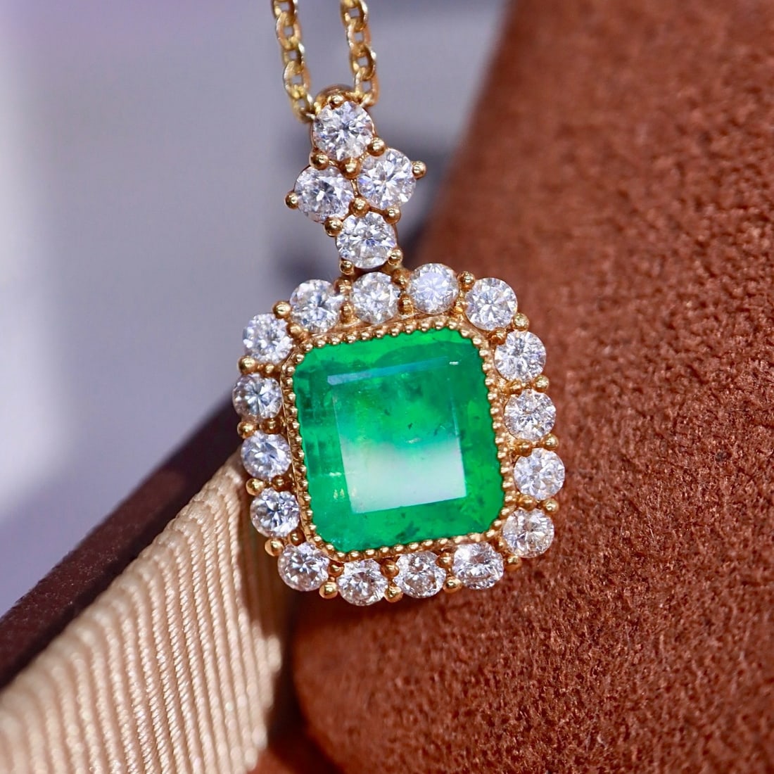14k Gold 2.00 Ctw Natural Emerald & Diamond Pendant( Without Chain ) - 4