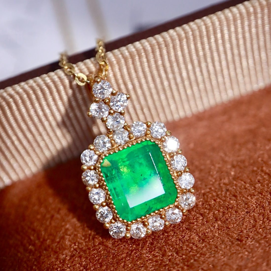 14k Gold 2.00 Ctw Natural Emerald & Diamond Pendant( Without Chain ) - 6