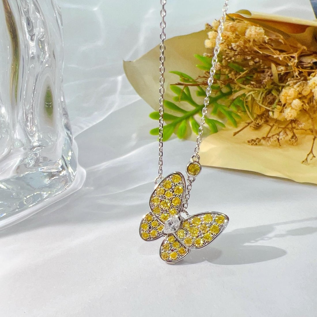 14k Gold 0.70 Ctw Natural H Diamond & Butterfly Necklace: Ref:231184375 // gold content:14k gold // main gemstone:diamond // shape:marquise // carat weight:0. 11ct // clarity grade:vs-si // color:h // treatment:natural // // adjacent gemstone 2 : yellow