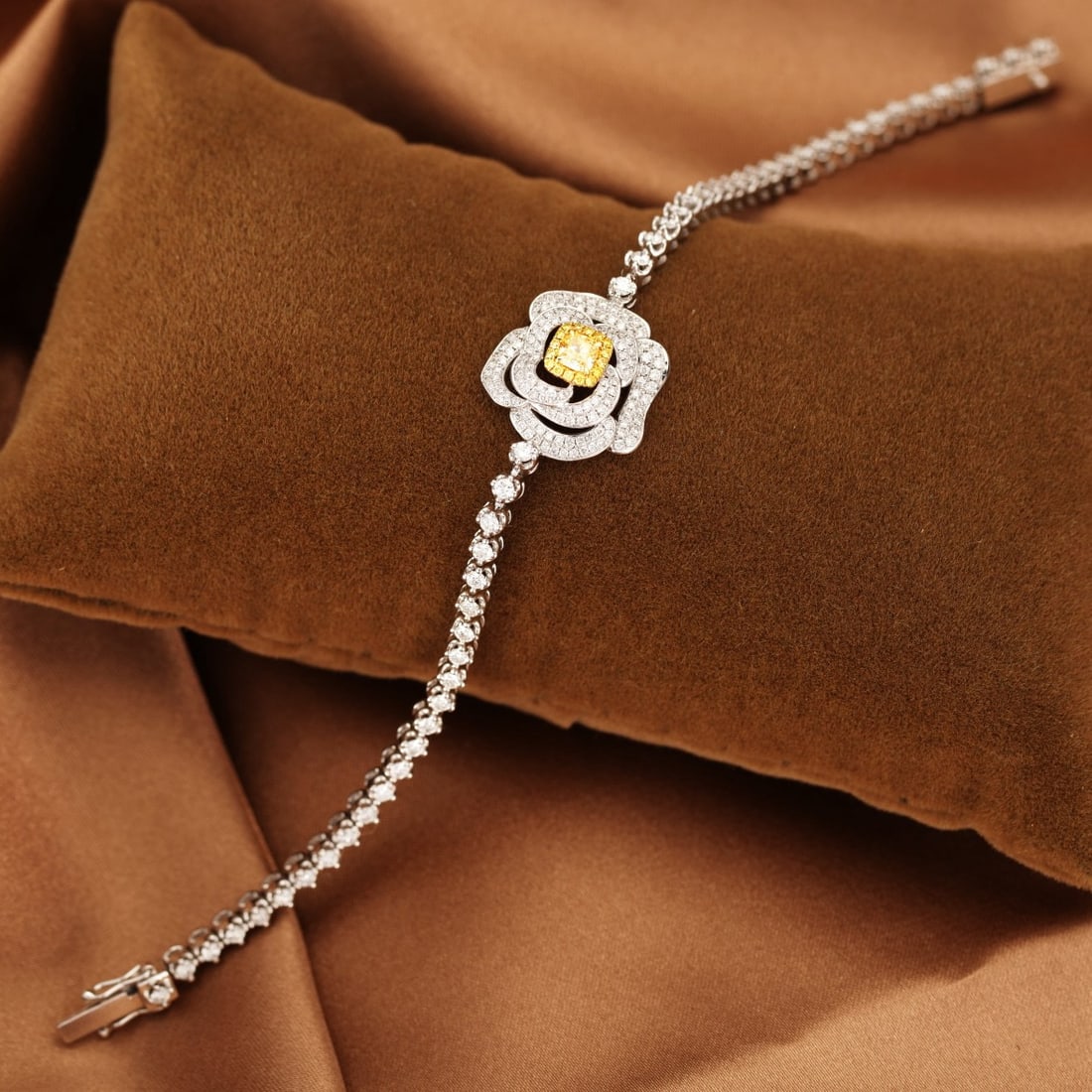 14k Gold 1.87 Ctw Natural Yellow Diamond & Diamond & Flowers Bracelet: Ref:231184376 // gold content:14k gold // main gemstone:yellow diamond // shape:cushion // carat weight:0. 25ct // color:yellow // treatment:natural // // adjacent gemstone 2 : diamond // shape:round