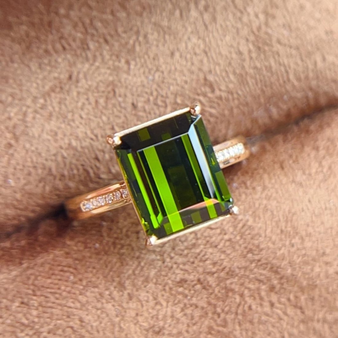 14k Gold 3.39 Ctw Natural Tourmaline & Diamond Ring: Ref:231184385 // gold content:14k gold // ring size:7. 25us // // main gemstone:tourmaline // shape:octagonal // carat weight:3. 35ct // color:green // treatment:natural // // adjacent gemstone 2 :