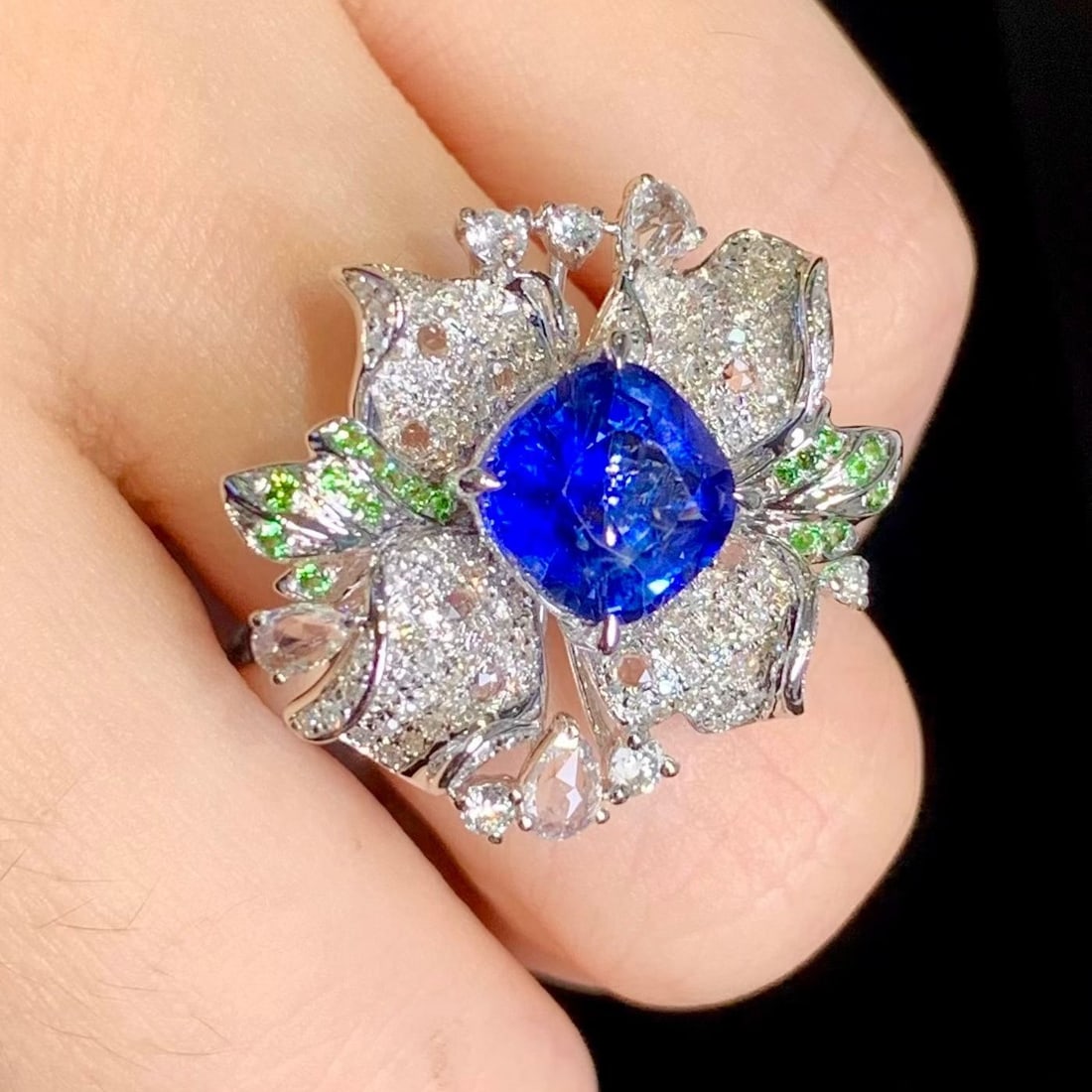 14k Gold 2.3 Ct Natural Sapphire & Diamond & Tsavorite Ring - 3