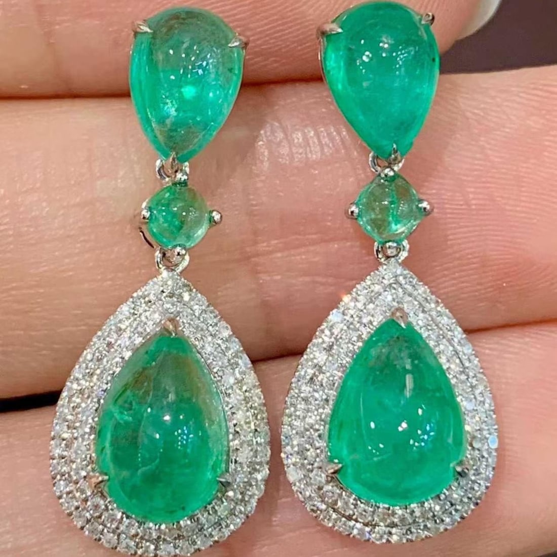 14k Gold 5.9 Ct Natural Emerald & Diamond Earrings: Ref:231184412 // gold content:14k gold // main gemstone:emerald // shape:pear // carat weight:5. 9ct // color:green // treatment:natural // // adjacent gemstone 2 : diamond // shape:round // clarity