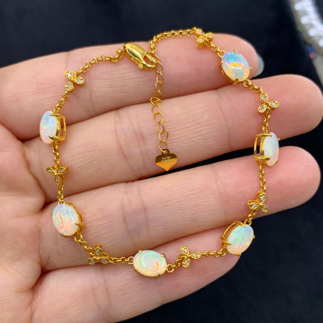 14k Gold 2.51 Ctw Natural Opal & Diamond Bracelet: Ref:231184413 // gold content:14k gold // main gemstone:opal // shape:oval // carat weight:2. 45ct // color:white // treatment:natural // // adjacent gemstone 2 : diamond // number of stones:21 // sha