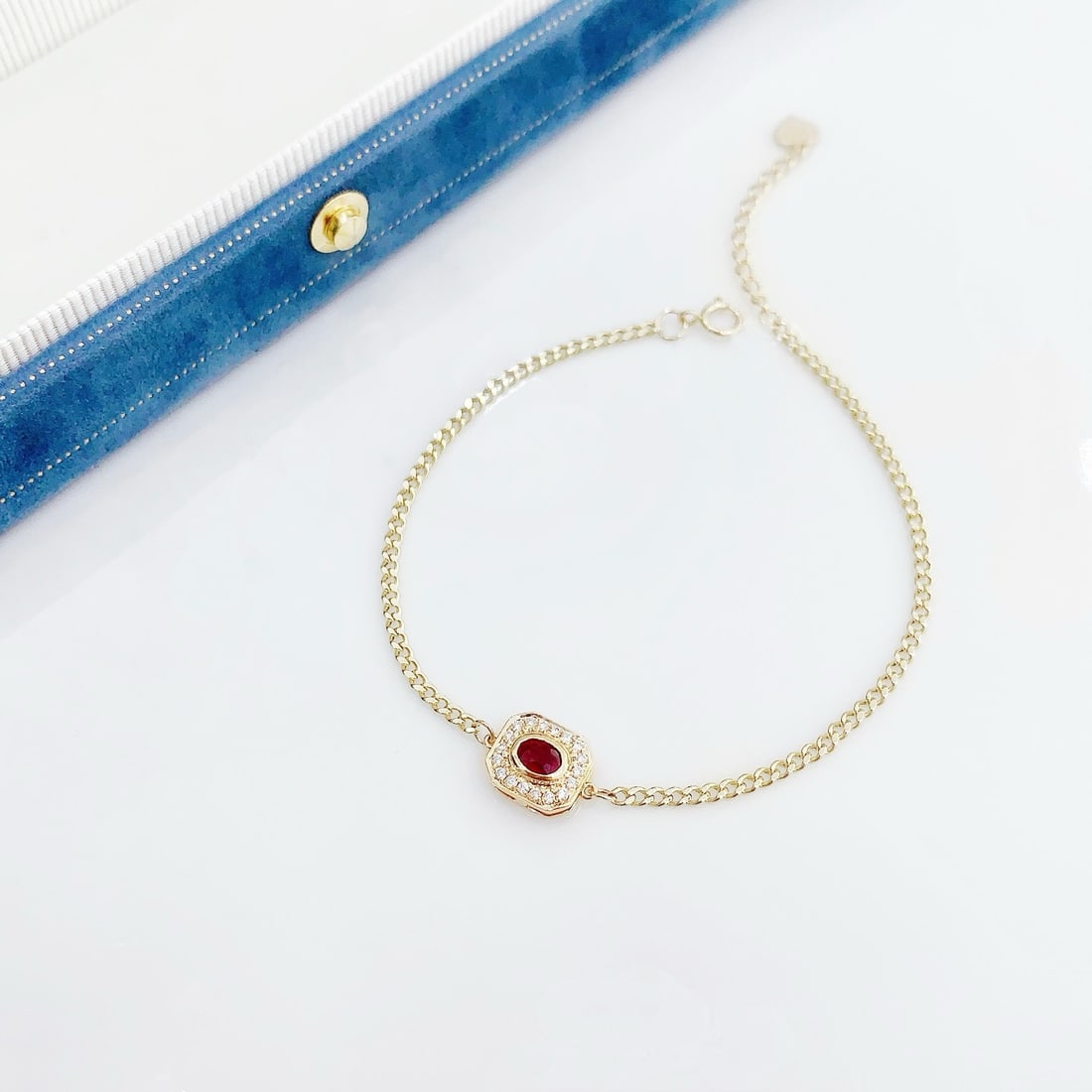 14k Gold 0.31 Ctw Natural Ruby & Diamond Bracelet: Ref:231184417 // gold content:14k gold // main gemstone:ruby // shape:oval // carat weight:0. 23ct // color:red // treatment:natural // // adjacent gemstone 2 : diamond // shape:round // carat