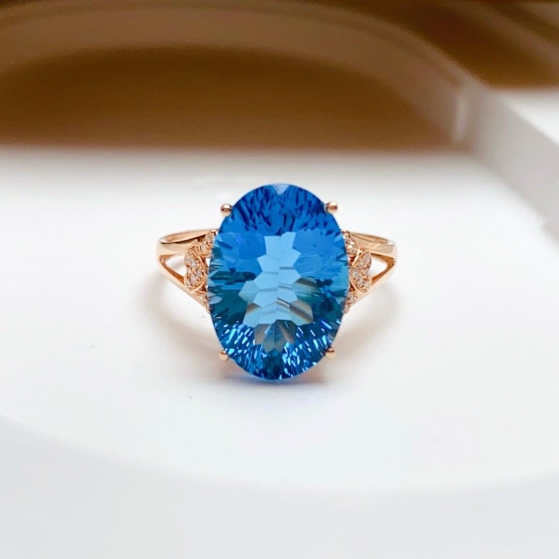 14k Gold 6.80 Ct Natural Topaz & Diamond Ring: Ref:231184428 // gold content:14k gold // ring size:7. 25us // // main gemstone:topaz // shape:oval // carat weight:6. 80ct // color:blue // treatment:natural // // adjacent gemstone 2 : diamond //