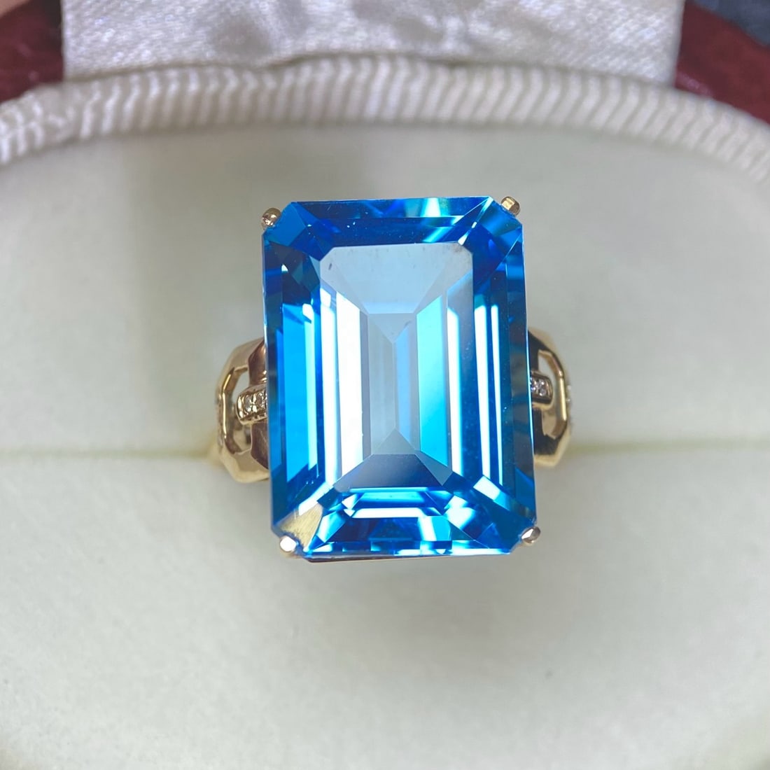 14k Gold 18.25 Ct Natural Topaz & Diamond Ring - 4