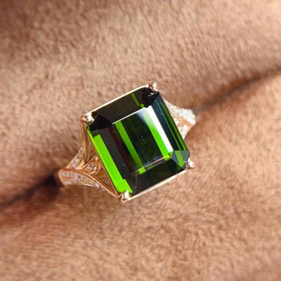 14k Gold 5.61 Ctw Natural Tourmaline & Diamond Ring: Ref:231184440 // gold content:14k gold // ring size:7. 25us // // main gemstone:tourmaline // shape:octagonal // carat weight:5. 5ct // color:green // treatment:natural // // adjacent gemstone 2 :