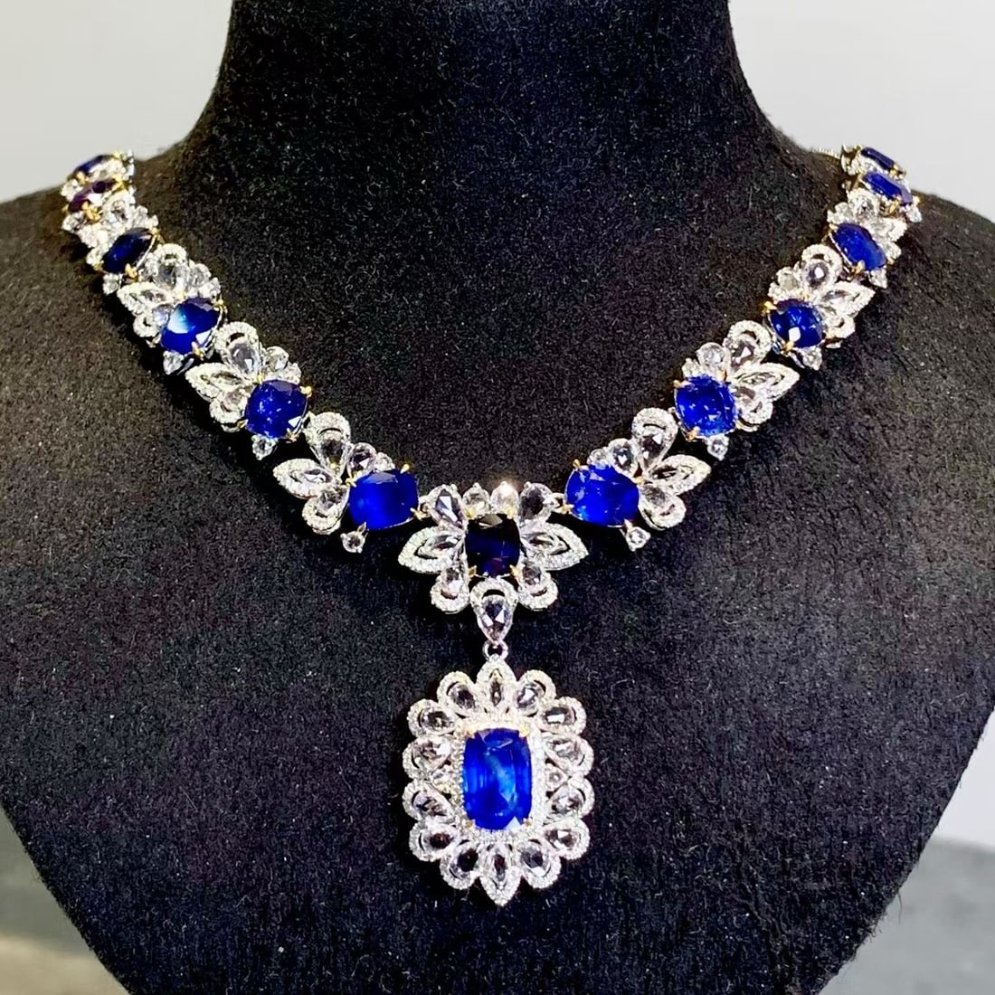 14k Gold 10.8 Ct Natural Sapphire & Diamond & Sapphire Necklace: Ref:231185012 // gold content:14k gold // main gemstone:sapphire // number of stones:14 // shape:cushion // carat weight:10. 8ct // color:blue // treatment:natural // // adjacent gemstone 2 : diamond