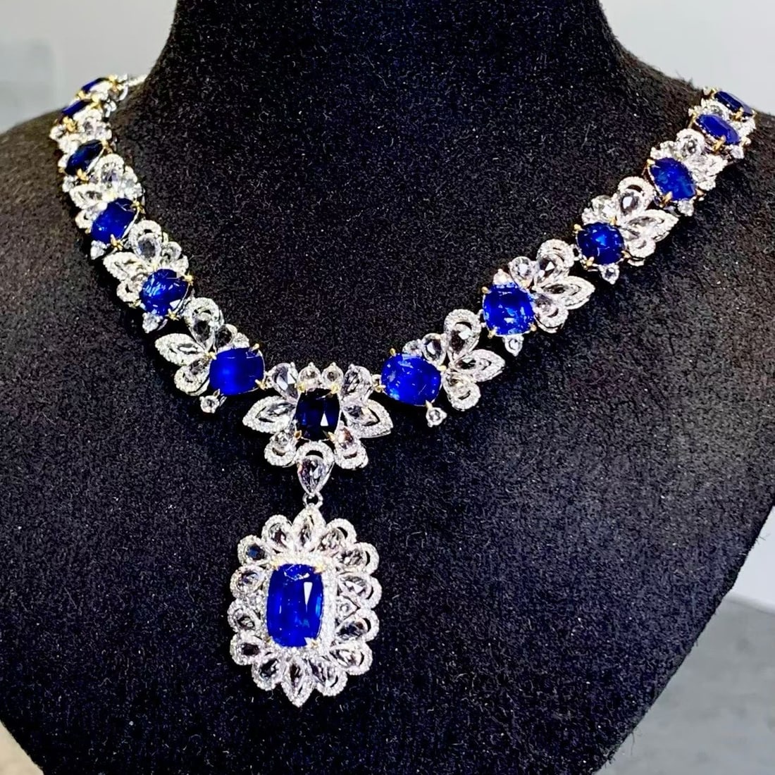 14k Gold 10.8 Ct Natural Sapphire & Diamond & Sapphire Necklace - 2