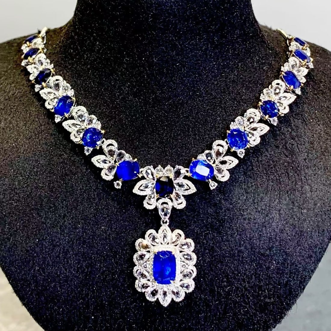 14k Gold 10.8 Ct Natural Sapphire & Diamond & Sapphire Necklace - 3