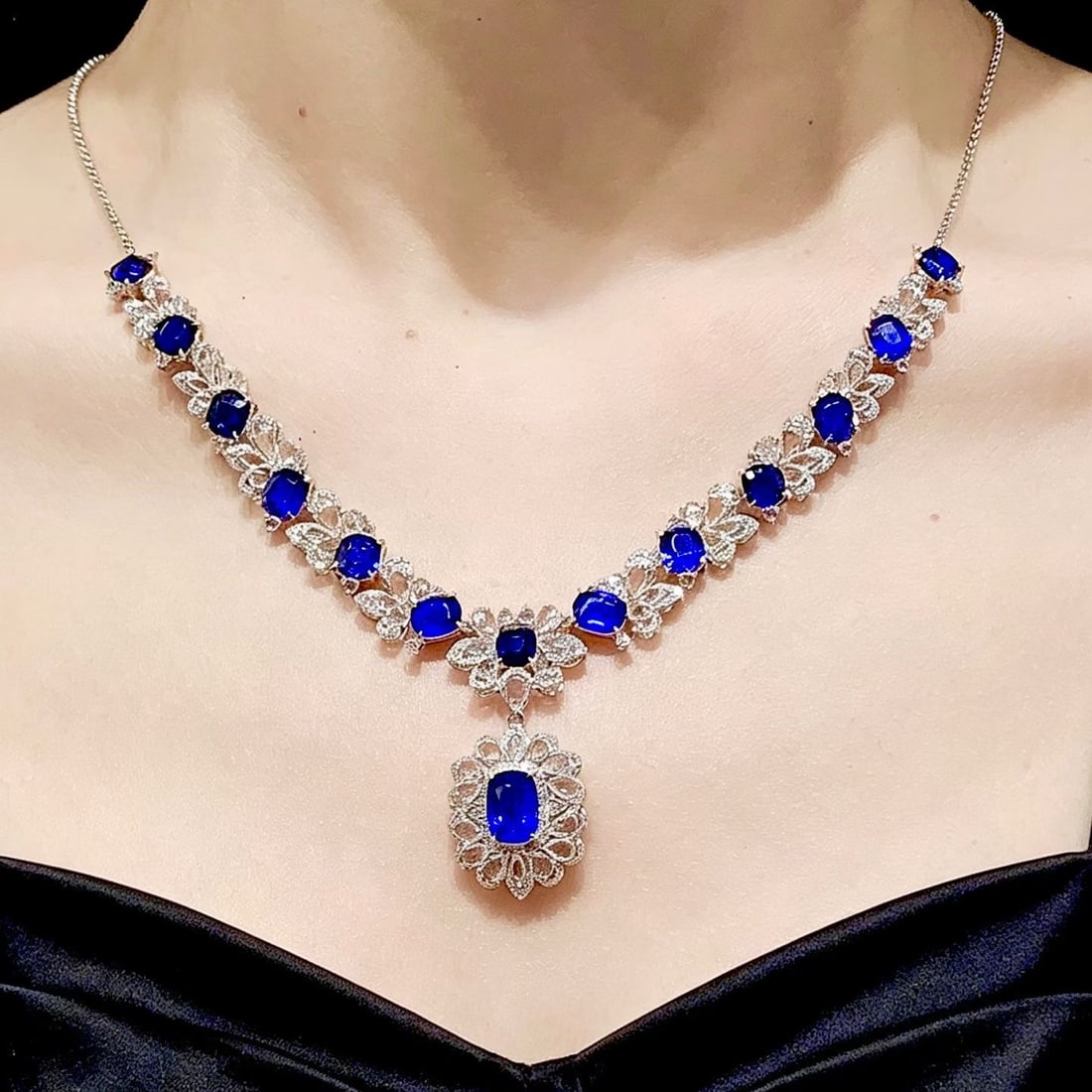 14k Gold 10.8 Ct Natural Sapphire & Diamond & Sapphire Necklace - 5