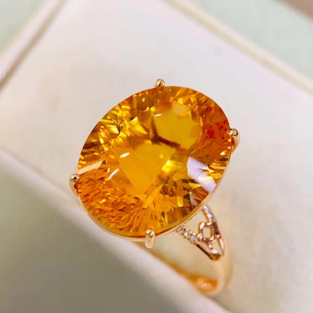 14k Gold 9.58 Ctw Natural Citrine & Diamond Ring: Ref:231185027 // gold content:14k gold // ring size:7. 25us // // main gemstone:citrine // shape:oval // carat weight:9. 55ct // color:yellow // treatment:natural // // adjacent gemstone 2 : diamond