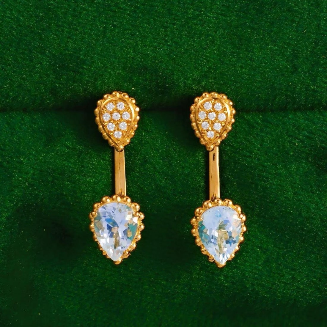 14k Gold 2.00 Ct Natural Aquamarine & Diamond Earrings: Ref:231185031 // gold content:14k gold // main gemstone:aquamarine // number of stones:2 // shape:pear // carat weight:2. 00ct // color:blue // treatment:natural // // adjacent gemstone 2 : diamond
