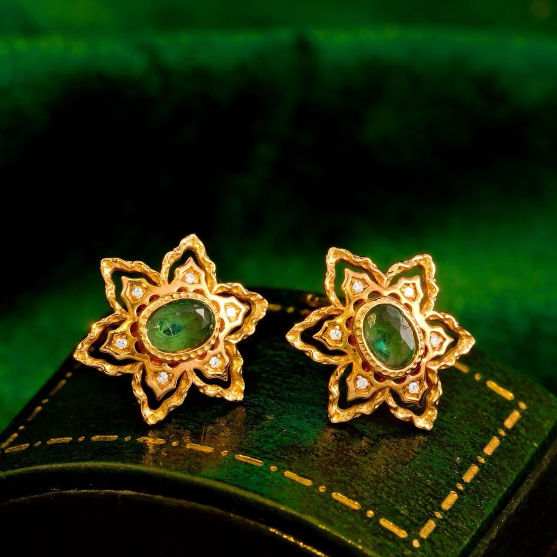 14k Gold 0.38 Ct Natural Emerald & Diamond Earrings - 4