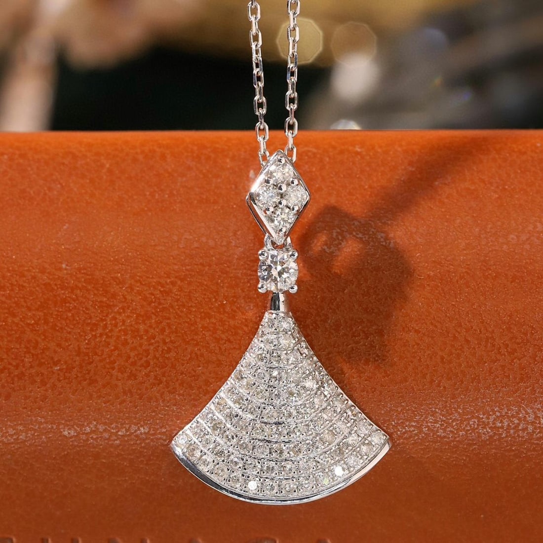 14k Gold 0.65 Ct Natural H Diamond Necklace: Ref:231185036 // gold content:14k gold // main gemstone:diamond // shape:round // carat weight:0. 65ct // clarity grade:vs-si // color:h // treatment:natural // cut grade:g // Condition: New Low