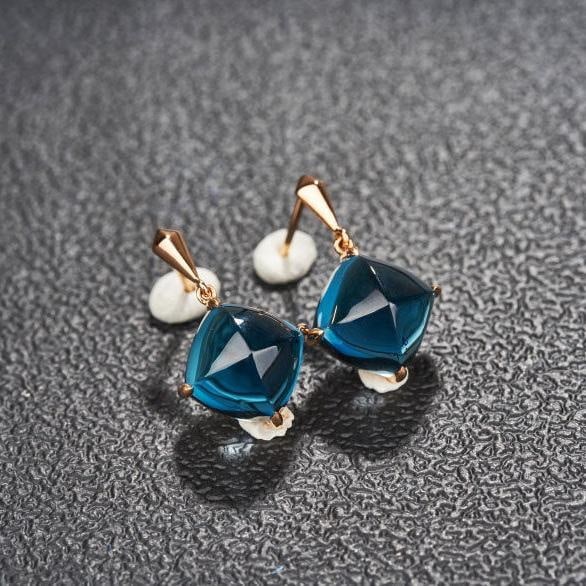 14k Gold 15.00 Ct Natural Topaz Earrings: Ref:231185043 // gold content:14k gold // main gemstone:topaz // number of stones:2 // shape:sugar-loaf // carat weight:15. 00ct // color:blue // treatment:natural // Condition: New Low Estimate:
