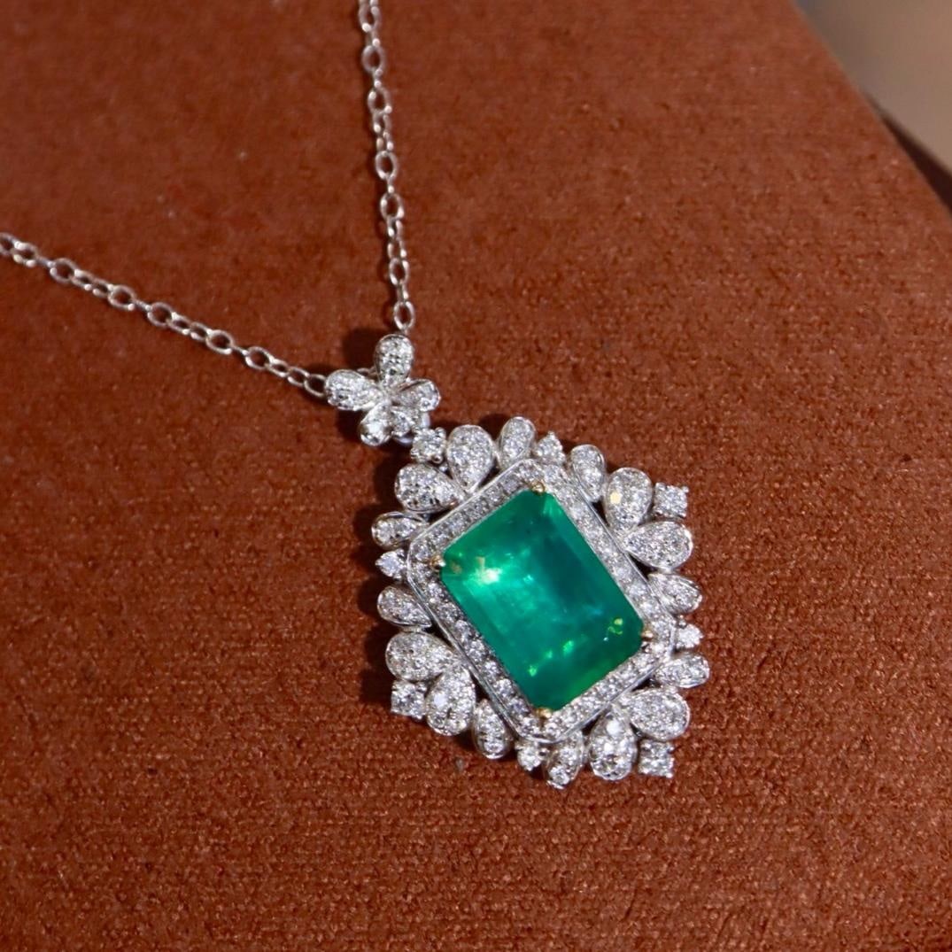 14k Gold 2.59 Ctw Natural Emerald & Diamond Pendant( Without Chain ): Ref:231185047 // gold content:14k gold // main gemstone:emerald // shape:octagonal // carat weight:2. 05ct // color:green // treatment:natural // // adjacent gemstone 2 : diamond // shape:round // car
