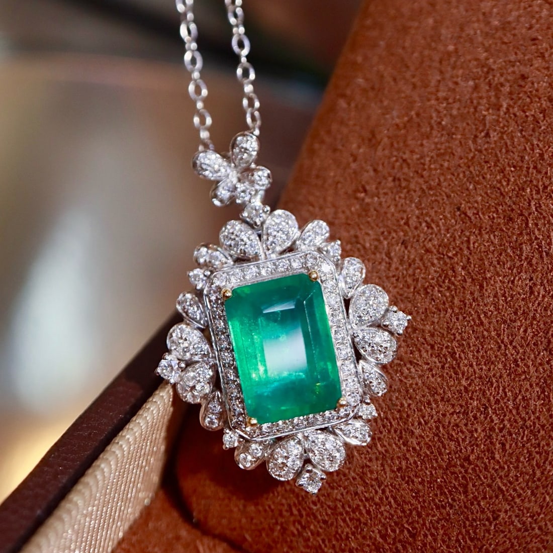 14k Gold 2.59 Ctw Natural Emerald & Diamond Pendant( Without Chain ) - 4
