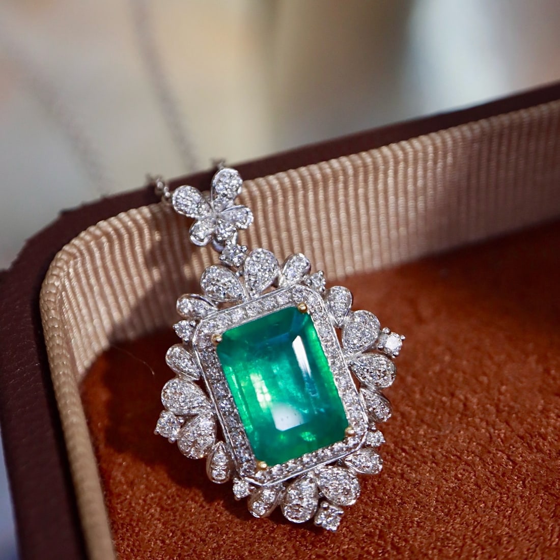 14k Gold 2.59 Ctw Natural Emerald & Diamond Pendant( Without Chain ) - 5