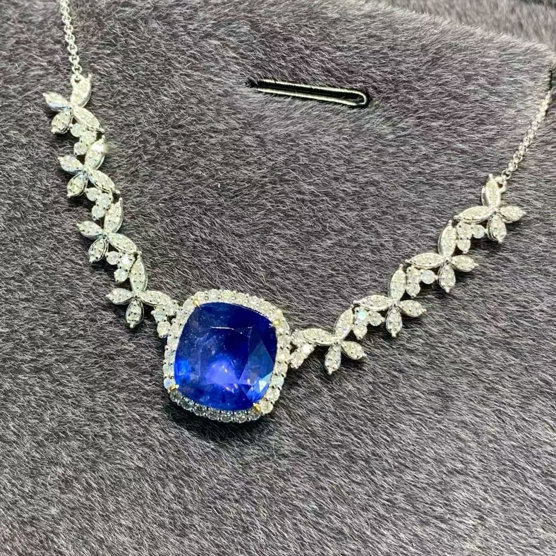 14k Gold 6.01 Ct Natural Sapphire & Diamond Necklace - 2