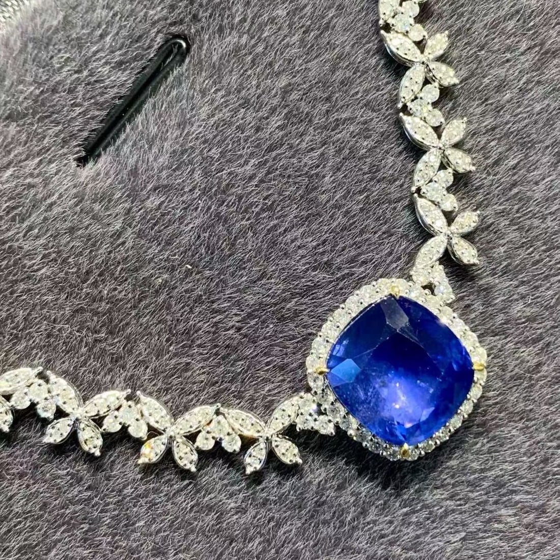 14k Gold 6.01 Ct Natural Sapphire & Diamond Necklace - 3