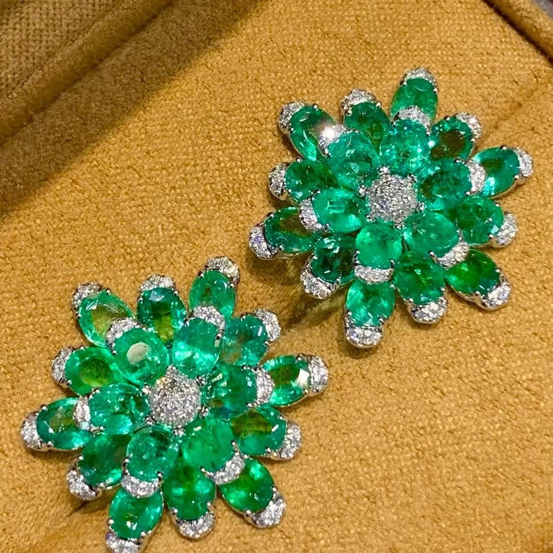 14k Gold 7.5 Ct Natural Emerald & Diamond Earrings - 5