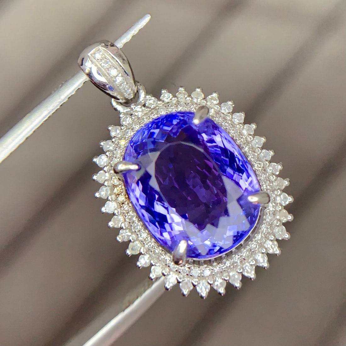 14k Gold 7.5 Ct Natural Tanzanite & Diamond Pendant( Without Chain ) - 2