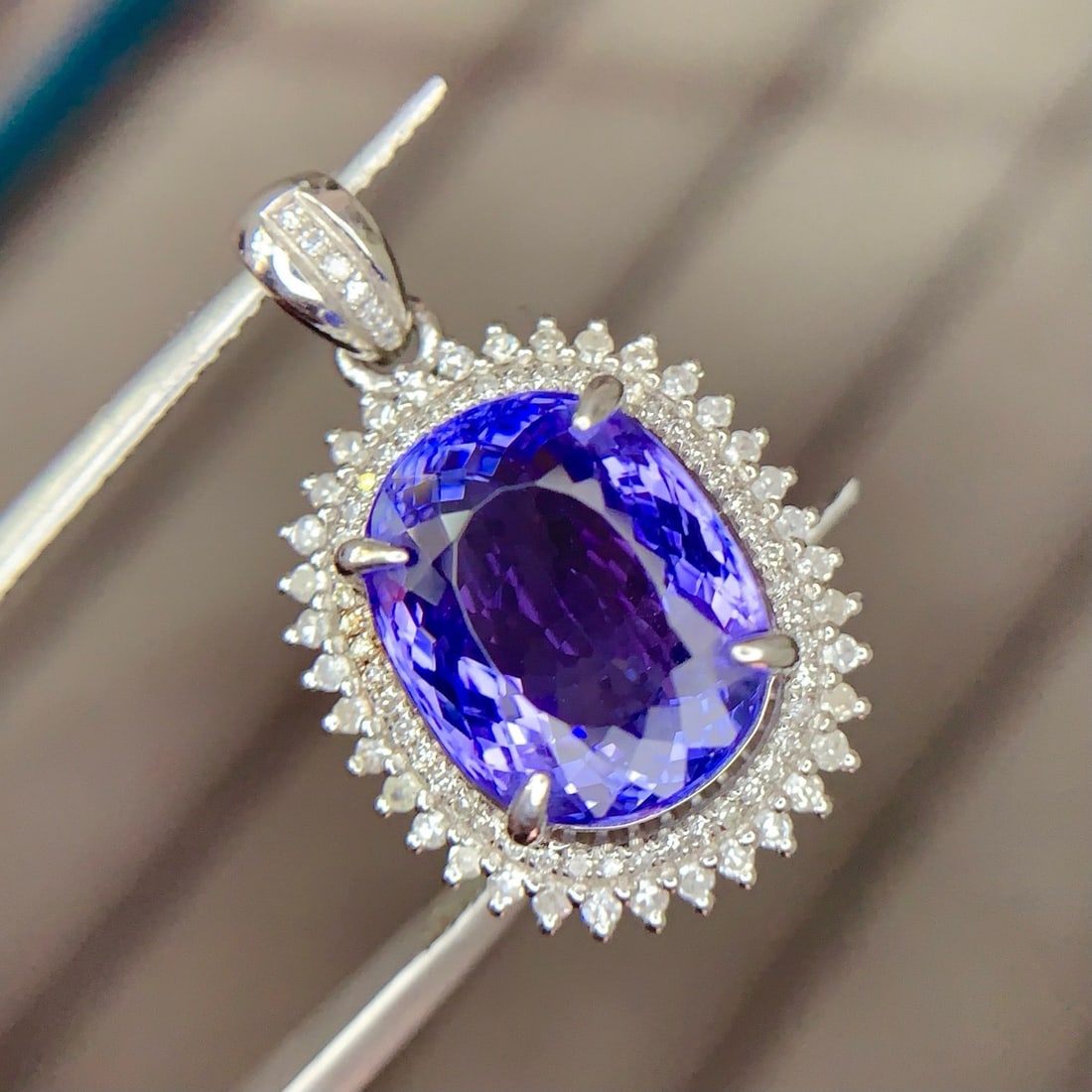 14k Gold 7.5 Ct Natural Tanzanite & Diamond Pendant( Without Chain ) - 4
