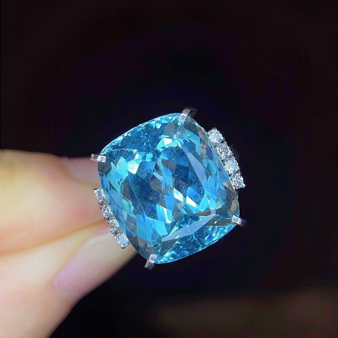 14k Gold 13.8 Ctw Natural Aquamarine & Diamond Ring: Ref:231185066 // gold content:14k gold // ring size:7. 25us // // main gemstone:aquamarine // shape:cushion // carat weight:13. 6ct // color:blue // treatment:natural // // adjacent gemstone 2 :