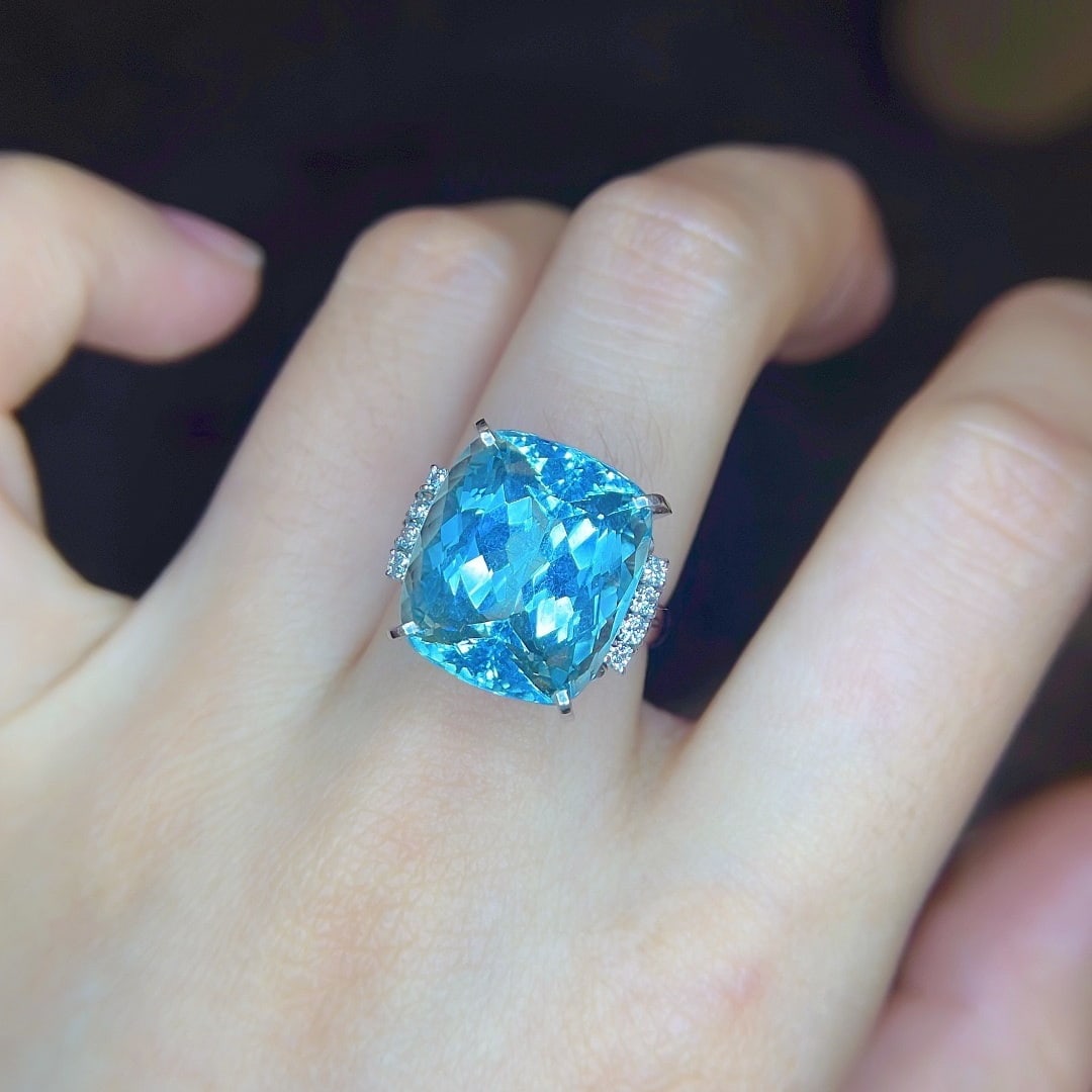 14k Gold 13.8 Ctw Natural Aquamarine & Diamond Ring - 2
